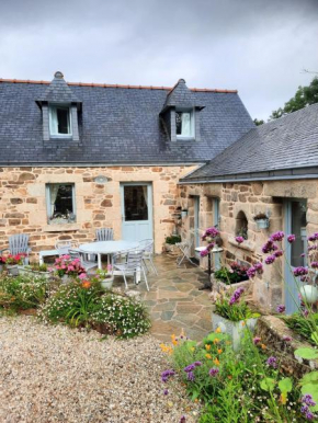 Maison de 2 chambres avec jardin clos et wifi a Cleden Cap Sizun a 4 km de la plage